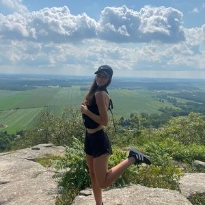 Meet your Posher, Ella